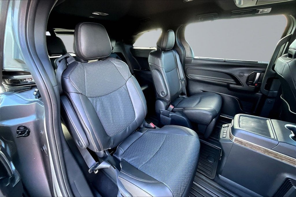 2026 Toyota Sienna Platinum 7 Passenger