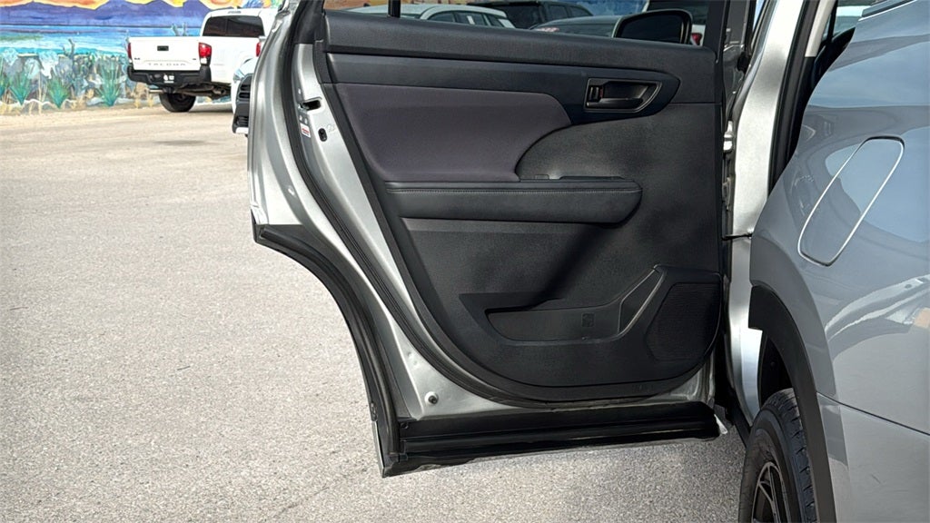 2023 Toyota Highlander LE