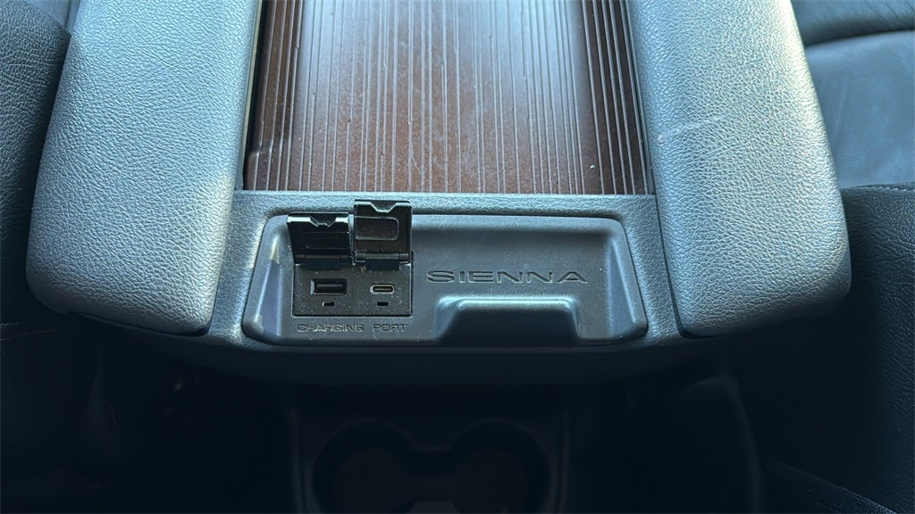 2023 Toyota Sienna LE 8 Passenger