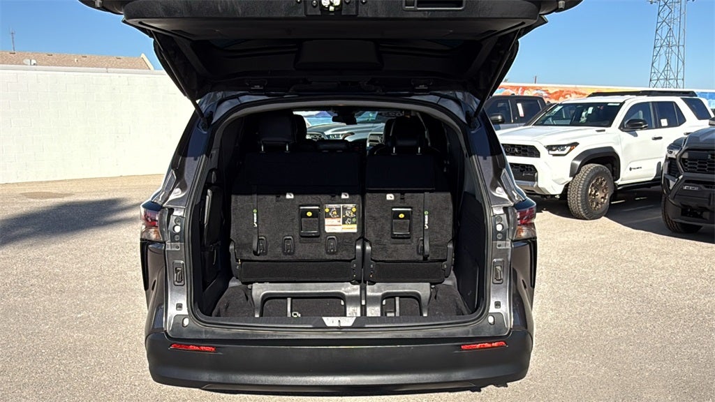 2023 Toyota Sienna LE 8 Passenger