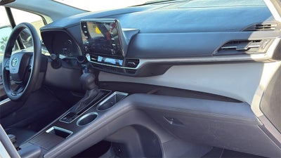 2023 Toyota Sienna LE 8 Passenger