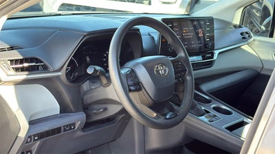 2023 Toyota Sienna LE 8 Passenger