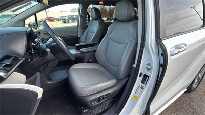 2023 Toyota Sienna XLE 8 Passenger