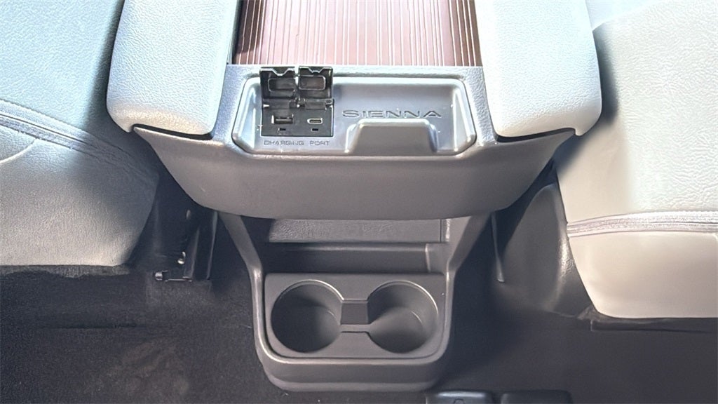 2023 Toyota Sienna XLE 8 Passenger