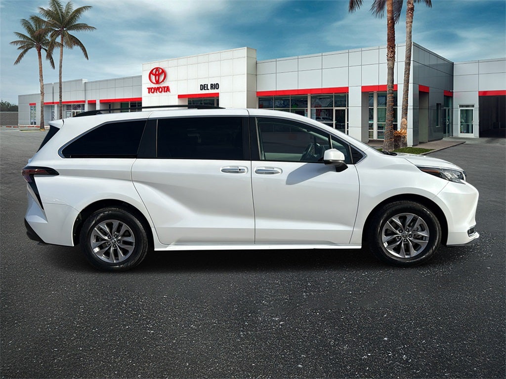 2023 Toyota Sienna XLE 8 Passenger