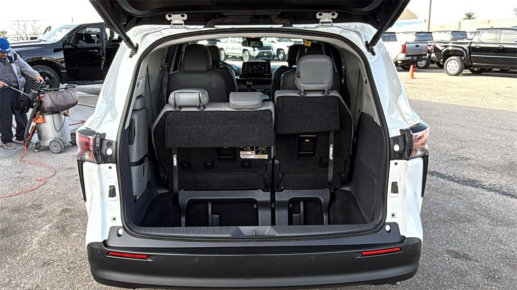 2023 Toyota Sienna XLE 8 Passenger