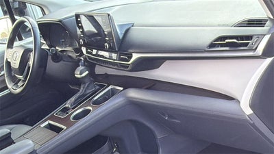 2023 Toyota Sienna XLE 8 Passenger