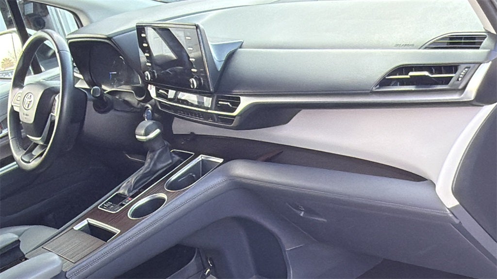 2023 Toyota Sienna XLE 8 Passenger