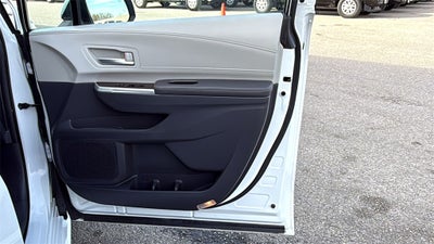 2023 Toyota Sienna XLE 8 Passenger