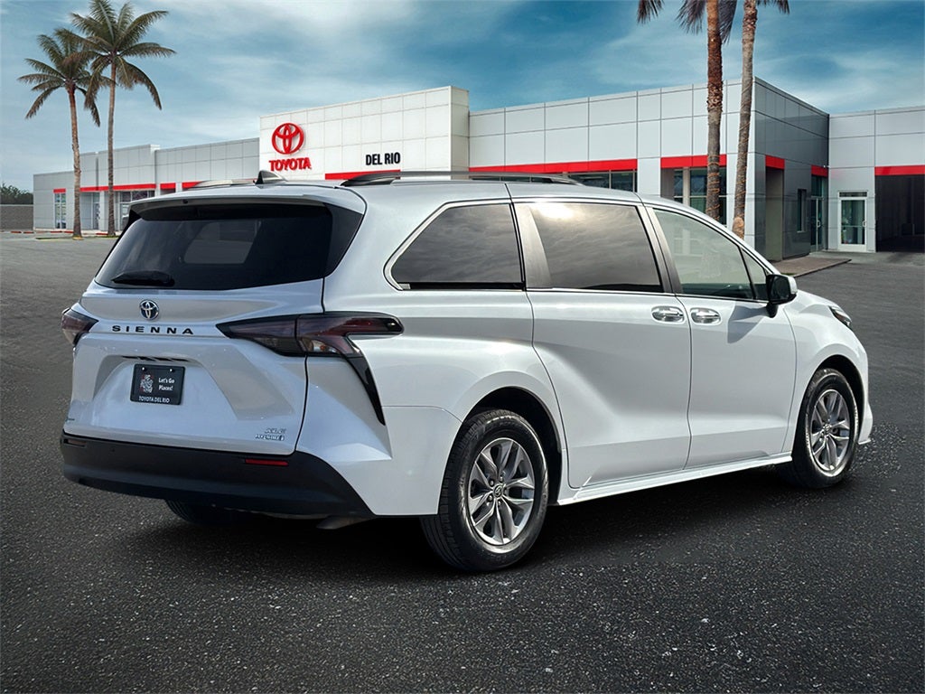 2023 Toyota Sienna XLE 8 Passenger