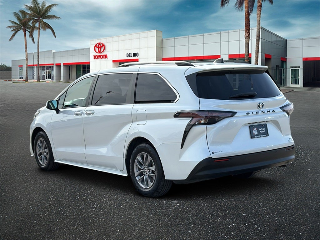 2023 Toyota Sienna XLE 8 Passenger