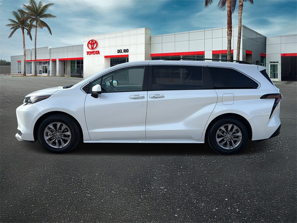 2023 Toyota Sienna XLE 8 Passenger