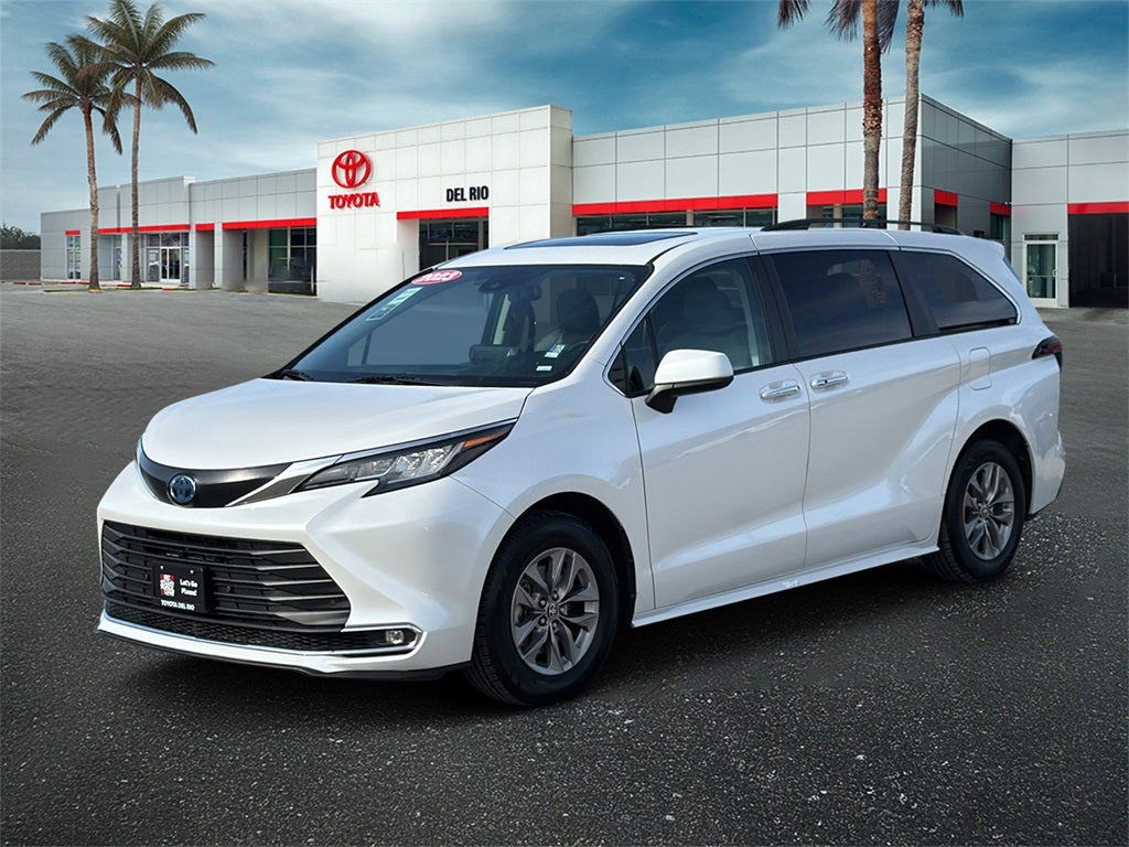 2023 Toyota Sienna XLE 8 Passenger