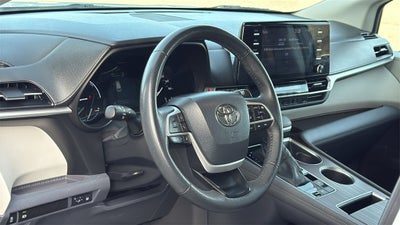 2023 Toyota Sienna XLE 8 Passenger