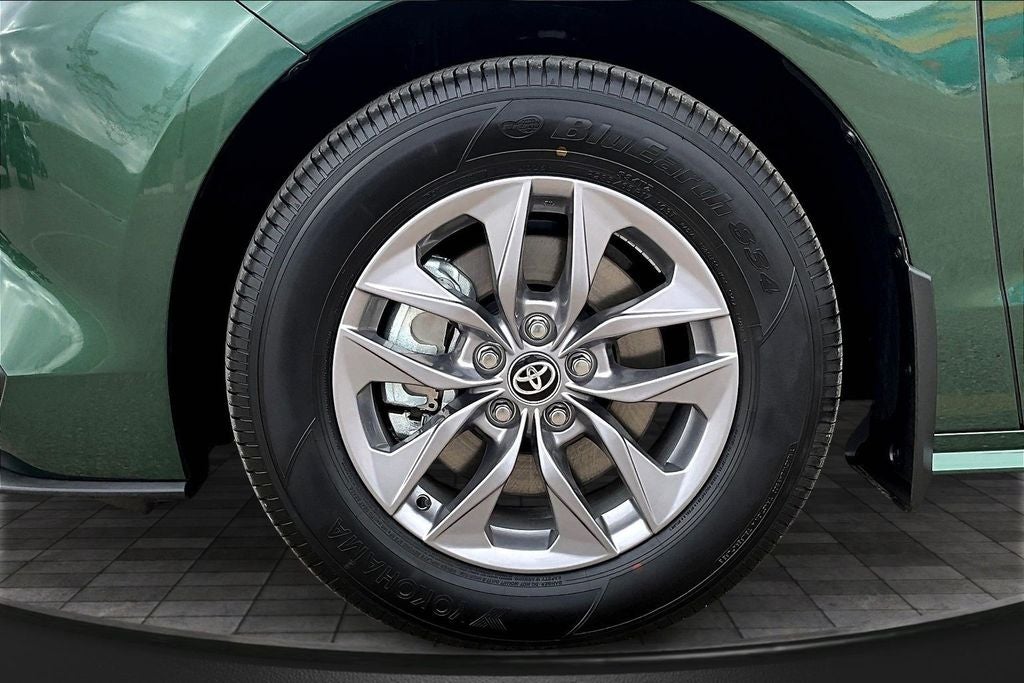 2026 Toyota Sienna XLE 8 Passenger
