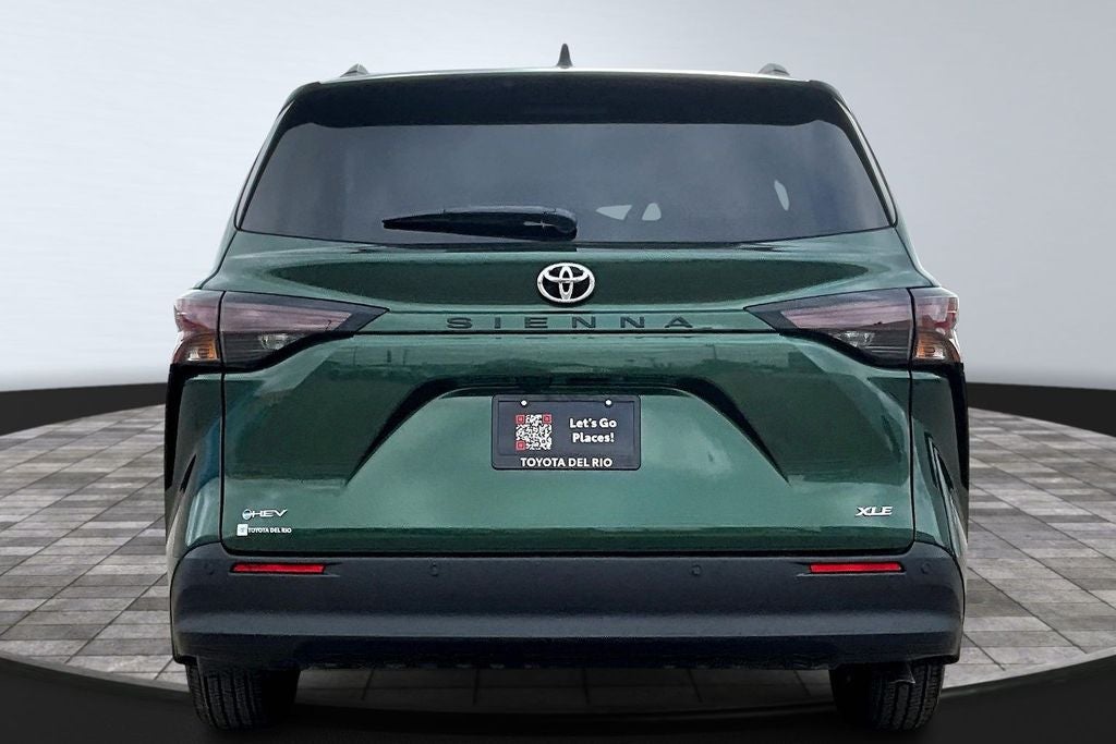 2026 Toyota Sienna XLE 8 Passenger