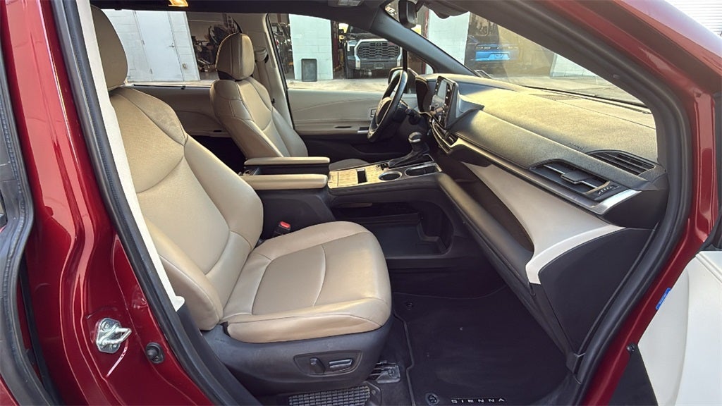 2023 Toyota Sienna XLE 7 Passenger