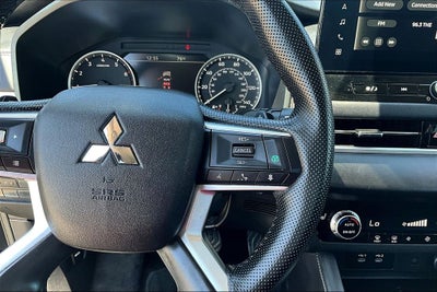 2025 Mitsubishi Outlander SE
