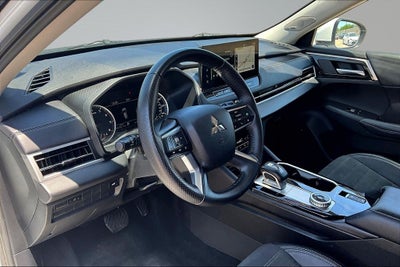 2025 Mitsubishi Outlander SE
