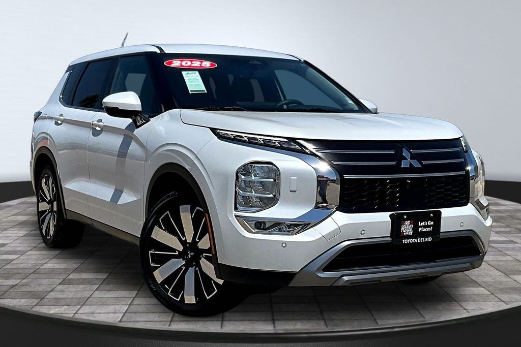 2025 Mitsubishi Outlander SE