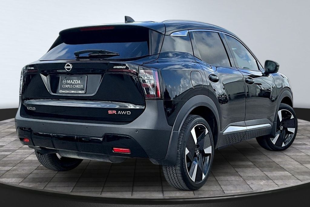 2025 Nissan Kicks SR