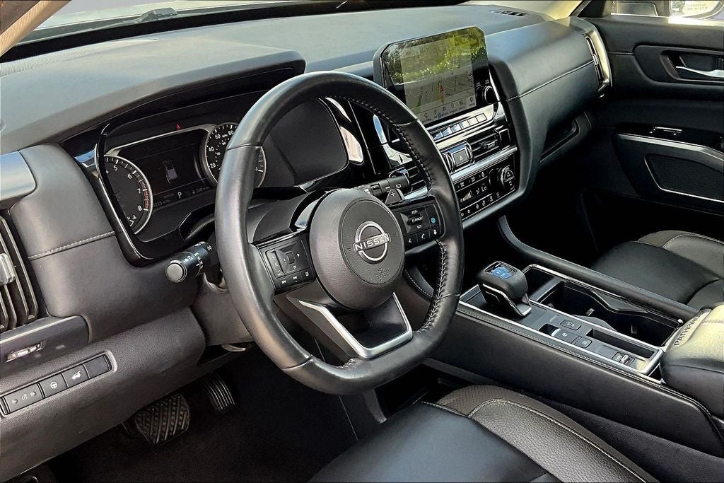2025 Nissan Pathfinder SL