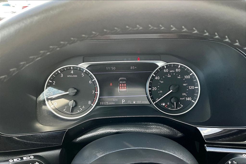 2025 Nissan Pathfinder SL