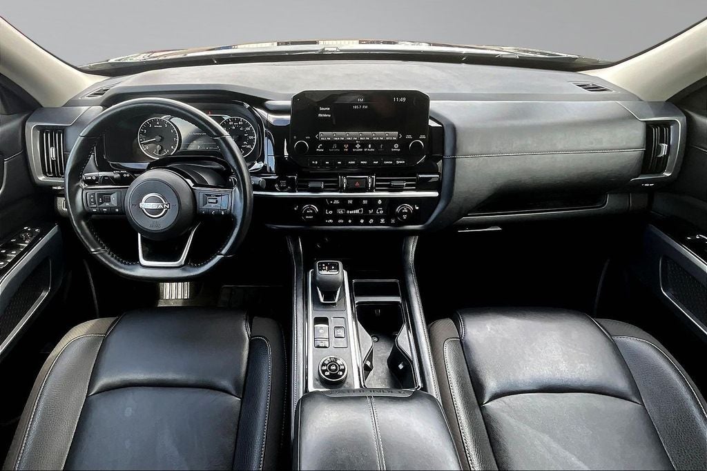 2025 Nissan Pathfinder SL