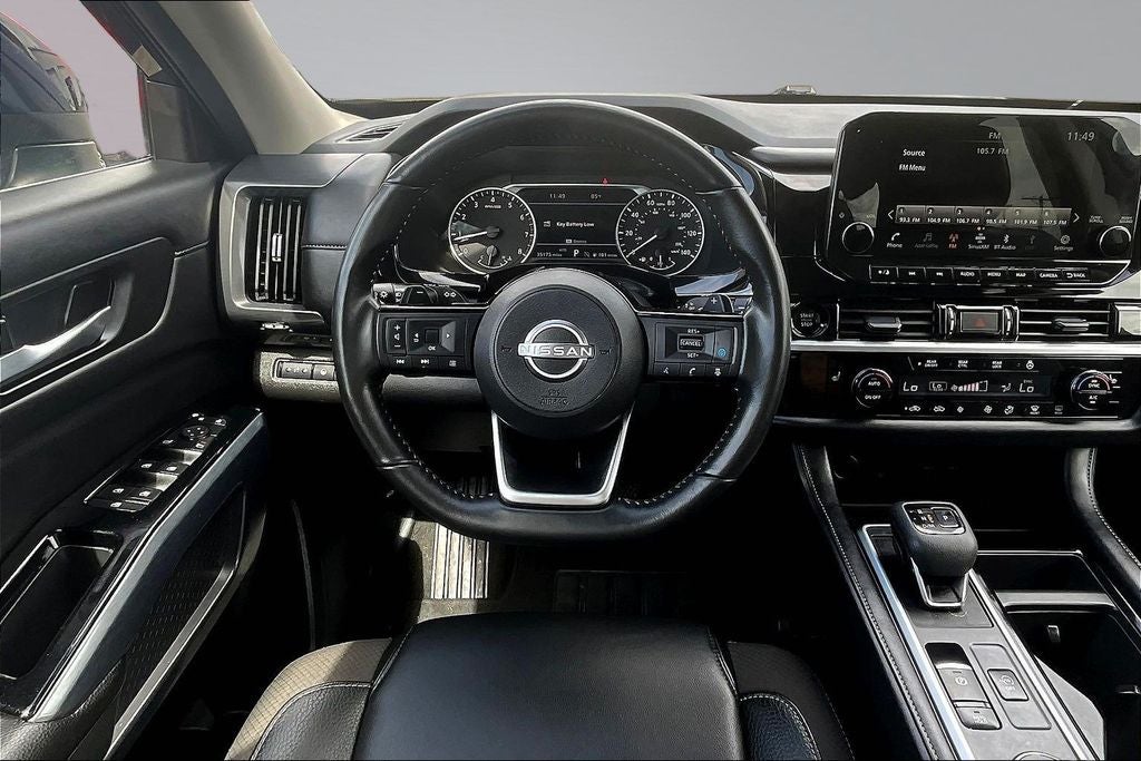 2025 Nissan Pathfinder SL