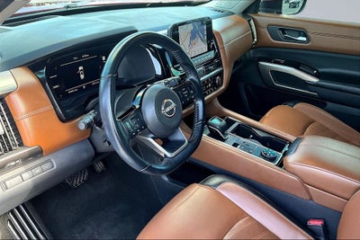 2023 Nissan Pathfinder Platinum