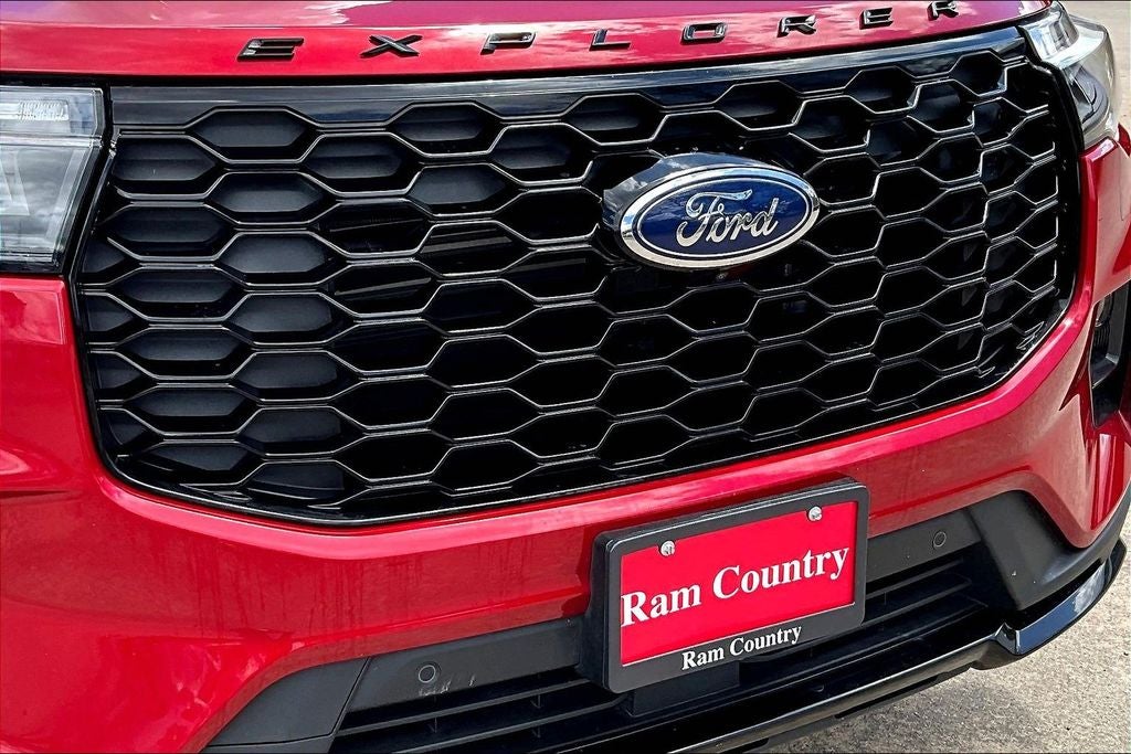 2025 Ford Explorer ST-Line