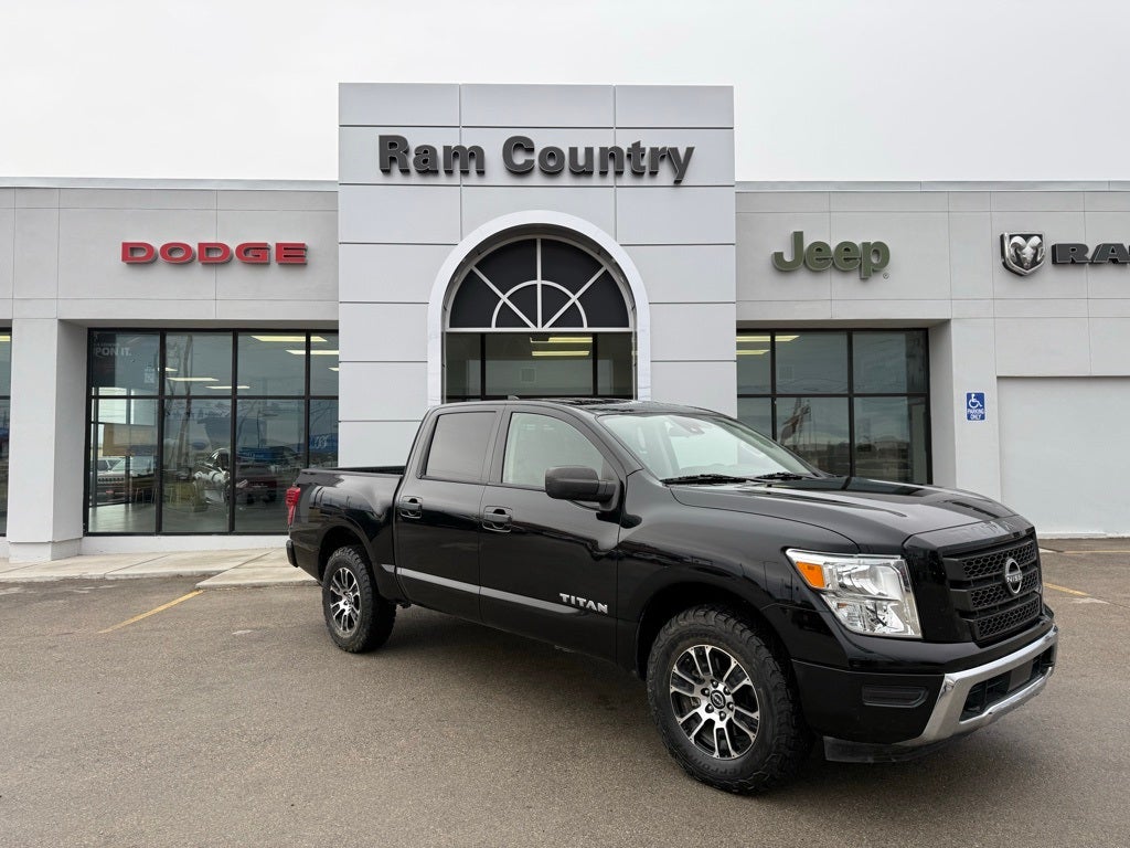 2023 Nissan Titan SV