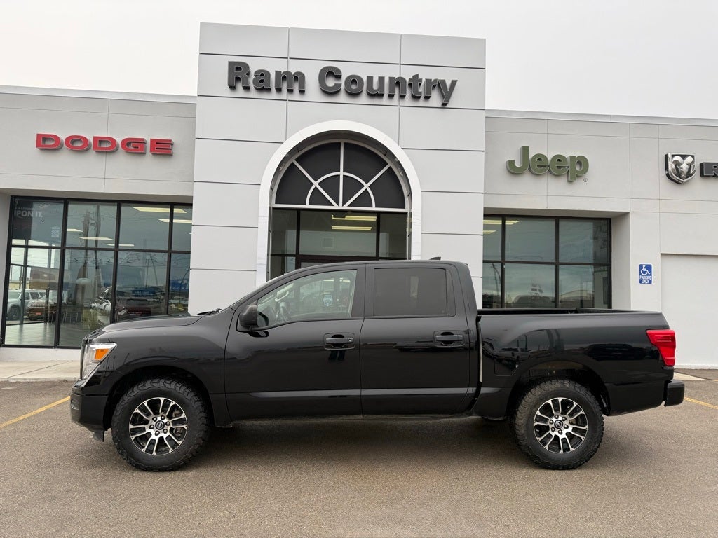 2023 Nissan Titan SV