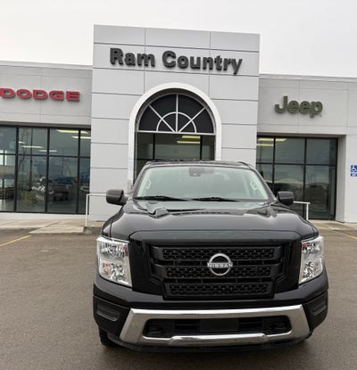 2023 Nissan Titan SV