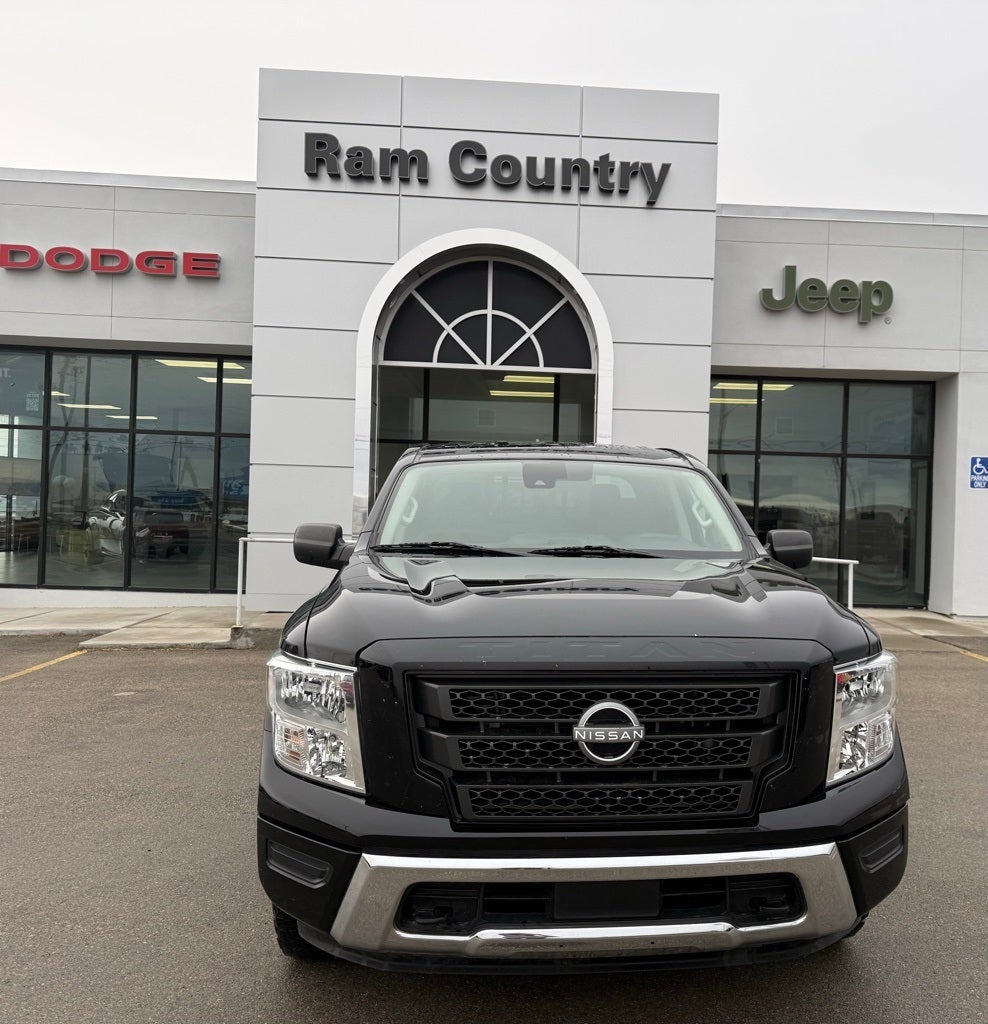 2023 Nissan Titan SV