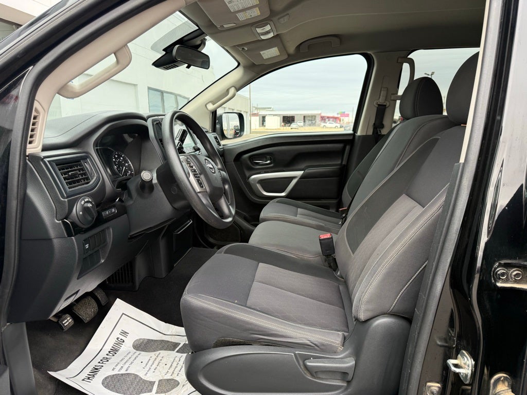 2023 Nissan Titan SV