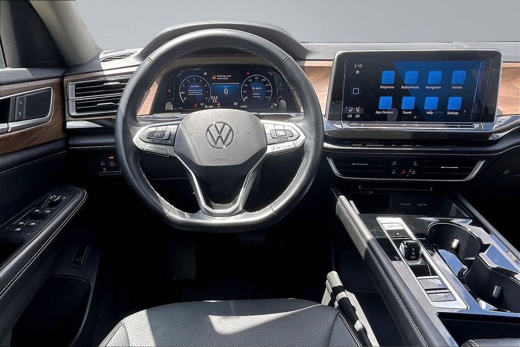 2025 Volkswagen Atlas 2.0T SE w/Technology