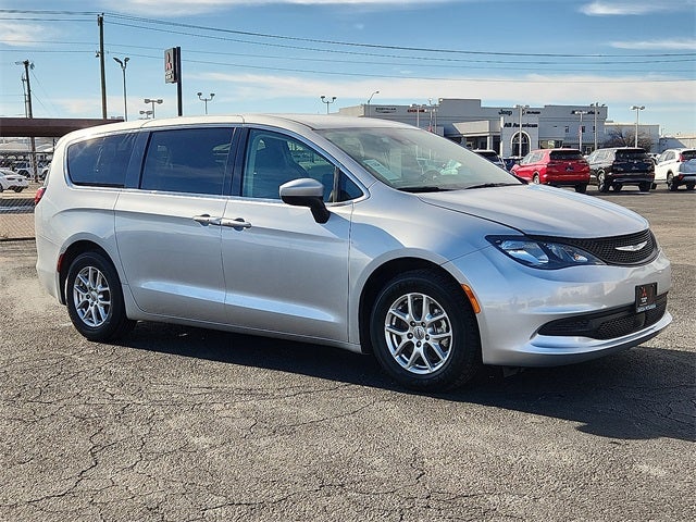 2023 Chrysler Voyager LX