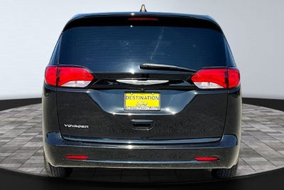 2023 Chrysler Voyager LX