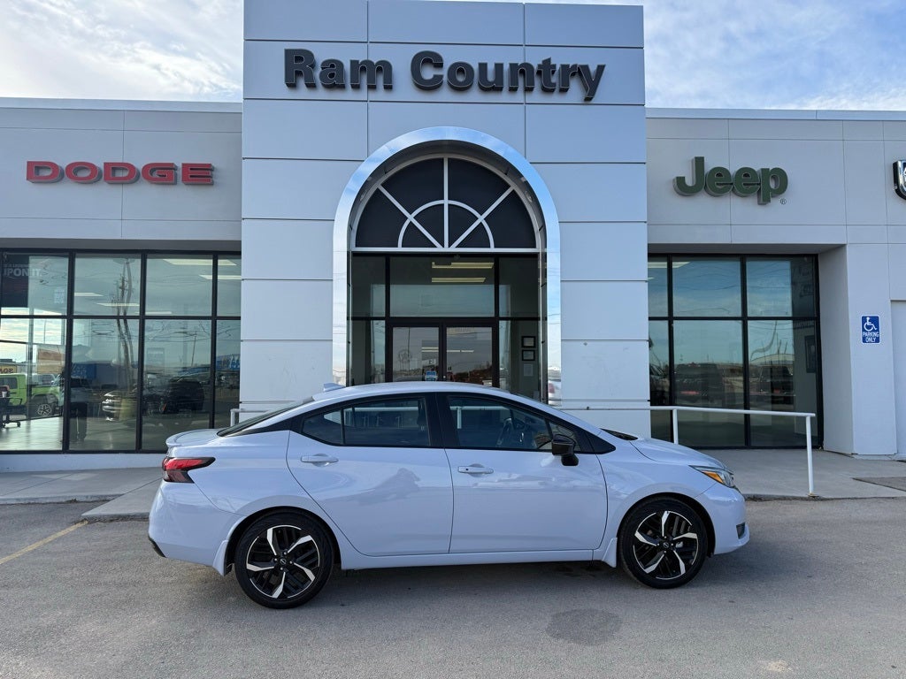 2025 Nissan Versa 1.6 SR