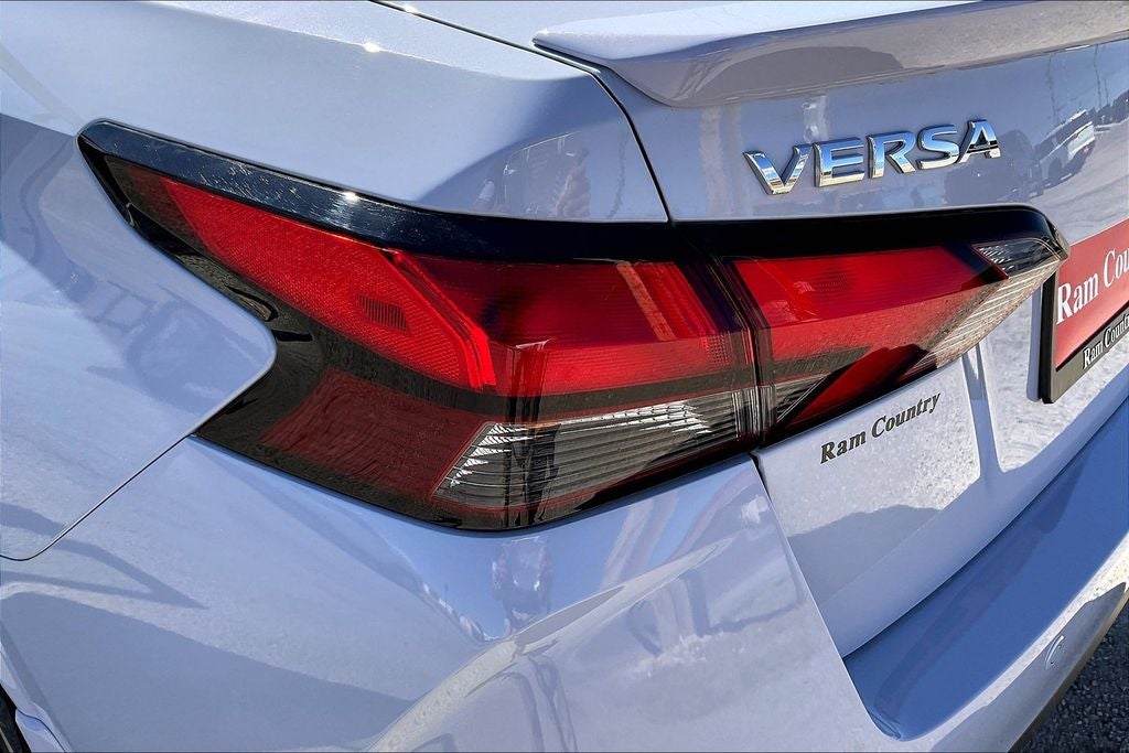 2025 Nissan Versa 1.6 SR