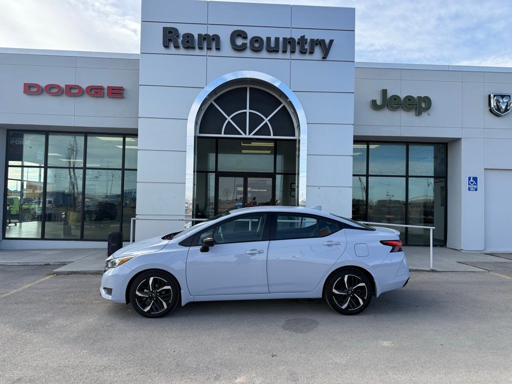 2025 Nissan Versa 1.6 SR