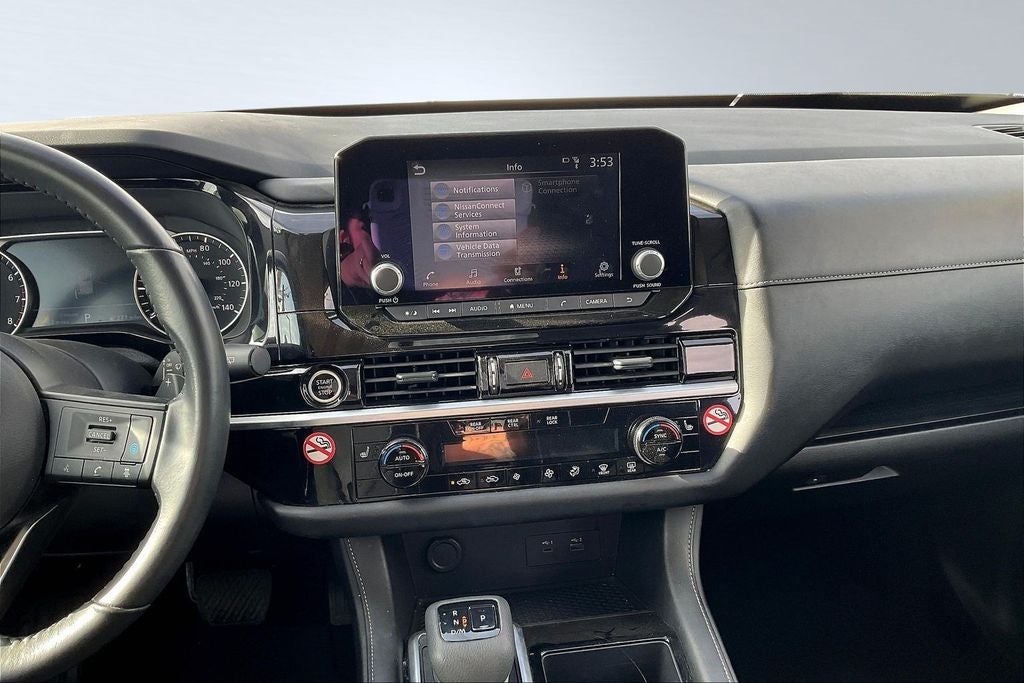 2024 Nissan Pathfinder SV
