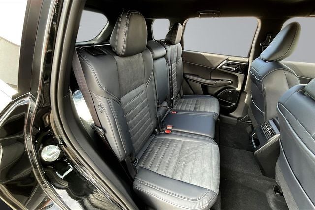 2026 Mitsubishi Outlander LE