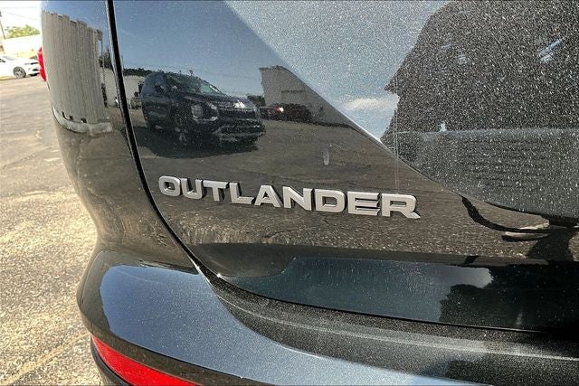 2026 Mitsubishi Outlander LE