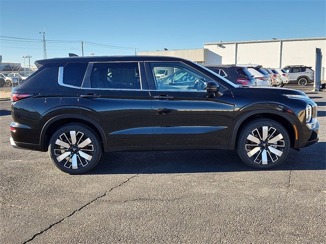 2026 Mitsubishi Outlander SE