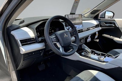 2026 Mitsubishi Outlander SE