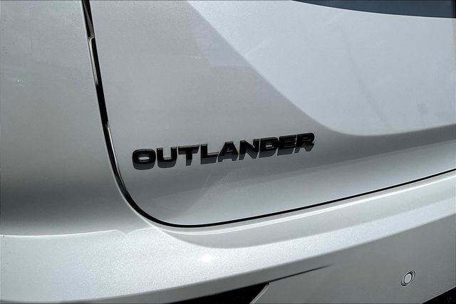 2026 Mitsubishi Outlander LE