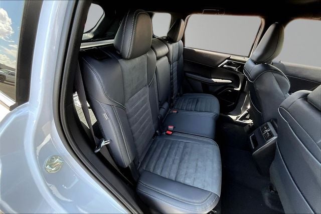 2026 Mitsubishi Outlander LE