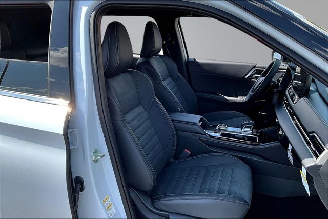 2026 Mitsubishi Outlander LE